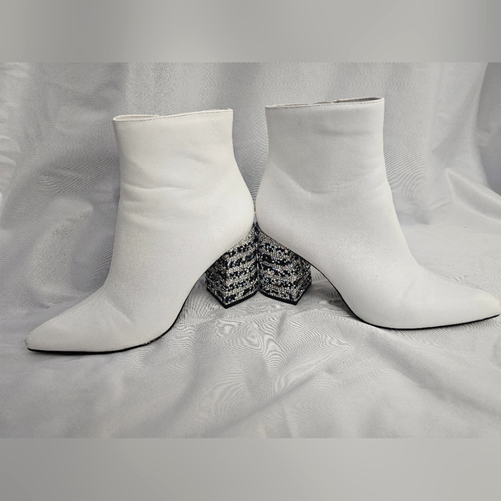 White Ankle Betsy Johnson Boots. Size 7